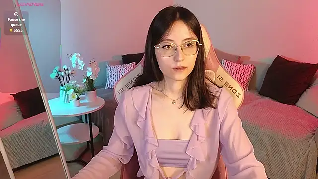 Snapshot of EsmaWonka chatting on March 8, 2026, 7:12 am EsmaWonka online show from March 8, 2026, 7:12 am