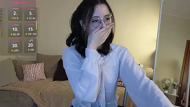 Snapshot of EsmaWonka chatting on April 9, 2026, 7:03 am EsmaWonka online show from April 9, 2026, 7:03 am