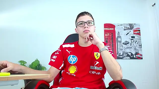 Cumandres18 online show from September 9, 2025, 2:05 pm