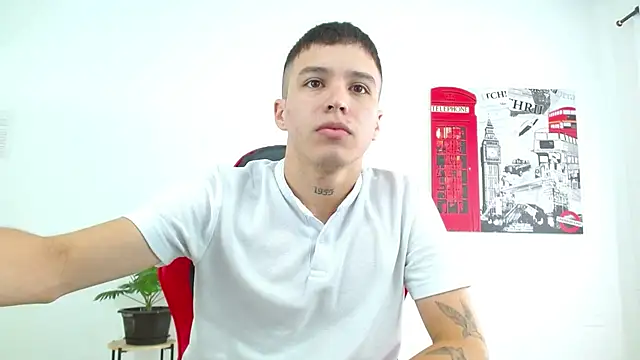 Cumandres18 online show from November 19, 2025, 1:55 pm