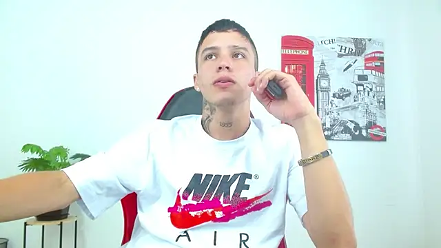 Cumandres18 online show from January 5, 2026, 6:22 pm