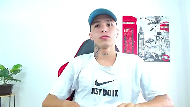 Cumandres18 online show from January 17, 2026, 3:06 pm