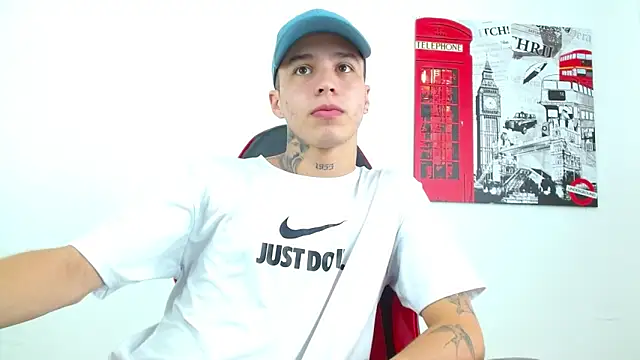 Cumandres18 online show from February 12, 2026, 2:56 pm