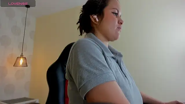 GIANAMILLER6 online show from February 17, 2026, 12:01 pm