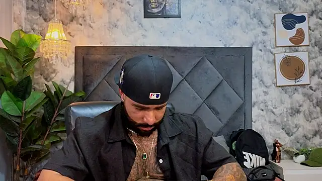 Apolo rousse1 online show from November 19, 2025, 11:05 pm