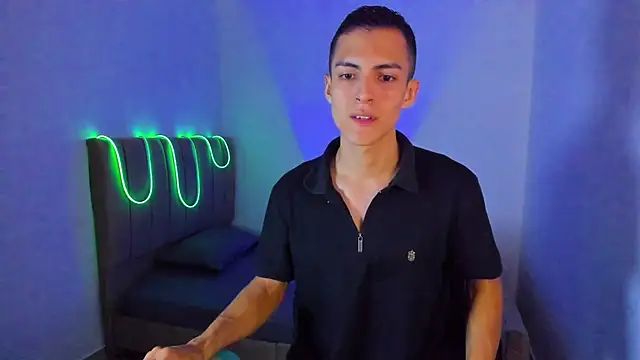 Snapshot of Matiius18 chatting on July 8, 2026, 1:48 pm Matiius18 online show from July 8, 2026, 1:48 pm