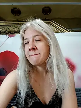 Snapshot of HeronDenni chatting on October 25, 2025, 5:37 am HeronDenni online show from October 25, 2025, 5:37 am