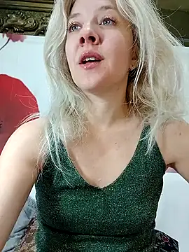 Snapshot of HeronDenni chatting on December 3, 2025, 1:02 am HeronDenni online show from December 3, 2025, 1:02 am