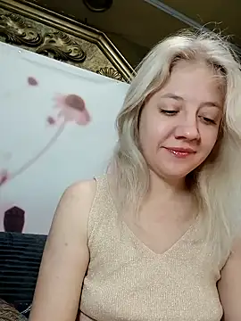 Snapshot of HeronDenni chatting on December 19, 2025, 1:01 am HeronDenni online show from December 19, 2025, 1:01 am