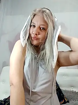 Snapshot of HeronDenni chatting on March 27, 2026, 2:28 am HeronDenni online show from March 27, 2026, 2:28 am