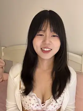 Snapshot of Ella-A9 chatting on October 14, 2025, 5:47 pm Ella-A9 online show from October 14, 2025, 5:47 pm