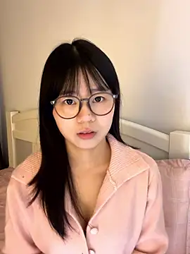 Snapshot of Ella-A9 chatting on October 22, 2025, 2:17 pm Ella-A9 online show from October 22, 2025, 2:17 pm