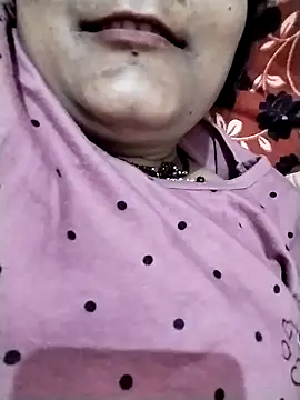 Snapshot of beena01 chatting on October 20, 2025, 5:57 pm beena01 online show from October 20, 2025, 5:57 pm