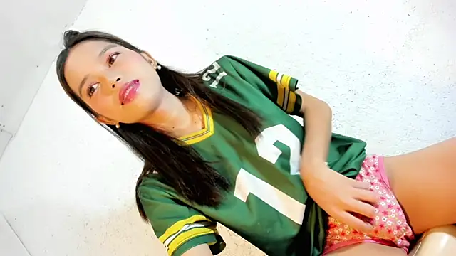 CUTIE GIRLSX online show from June 23, 2026, 11:08 am