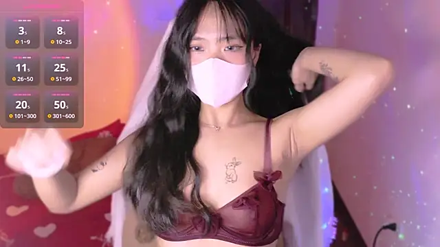 Phuong Bee online show from September 18, 2025, 5:04 pm