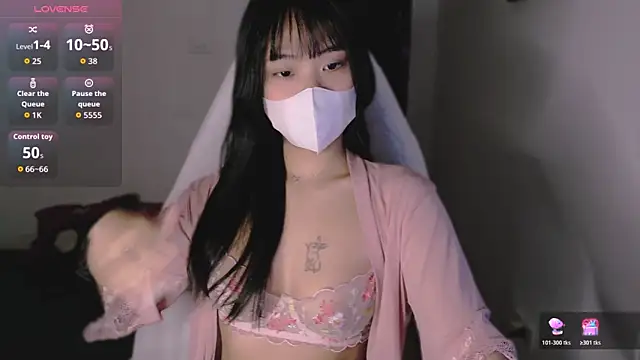 Phuong Bee online show from October 24, 2025, 12:45 pm