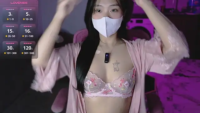 Phuong Bee online show from March 13, 2026, 2:23 pm