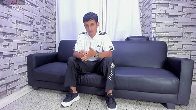 Snapshot of Crazy_Cult_Sex chatting on April 30, 2026, 1:17 pm Crazy Cult Sex online show from April 30, 2026, 1:17 pm
