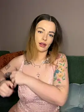 PiperPassionX online show from December 3, 2025, 9:35 pm