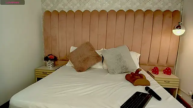 Snapshot of candyclair1 chatting on April 22, 2026, 8:43 pm candyclair1 online show from April 22, 2026, 8:43 pm