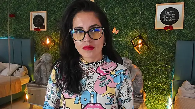 Snapshot of Linagh_ chatting on March 4, 2026, 11:49 am Linagh online show from March 4, 2026, 11:49 am