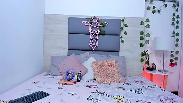 kathysmith19 online show from October 7, 2025, 4:42 am