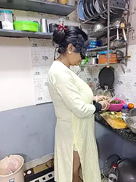 Queen Nightt online show from January 11, 2026, 3:11 am