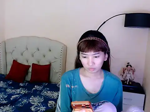 ShantalFoxxy  online show from May 19, 2026, 1:56 am