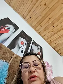 Snapshot of AlexxiaaMat chatting on April 21, 2026, 11:05 am AlexxiaaMat online show from April 21, 2026, 11:05 am