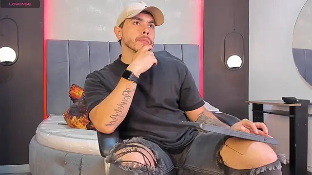 Liam walk  online show from February 8, 2026, 11:08 pm