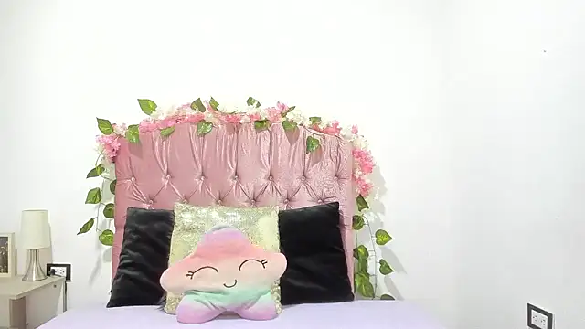 ivy moon05 online show from September 13, 2025, 6:08 pm