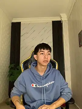 Snapshot of seb_2-007- chatting on November 12, 2025, 8:30 pm seb 2-007- online show from November 12, 2025, 8:30 pm