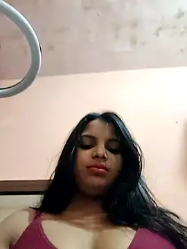 Snapshot of Maahhii_2 chatting on May 3, 2026, 7:42 pm Maahhii 2 online show from May 3, 2026, 7:42 pm