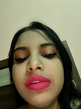 Snapshot of Maahhii_2 chatting on May 5, 2026, 8:28 pm Maahhii 2 online show from May 5, 2026, 8:28 pm