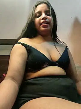 Snapshot of Maahhii_2 chatting on May 14, 2026, 8:59 pm Maahhii 2 online show from May 14, 2026, 8:59 pm