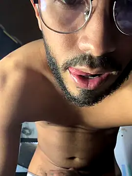 Snapshot of TU-MORENOO chatting on September 28, 2025, 9:09 pm TU-MORENOO online show from September 28, 2025, 9:09 pm