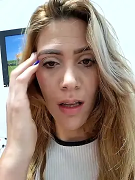 Elianasuarezz online show from January 17, 2026, 12:21 pm