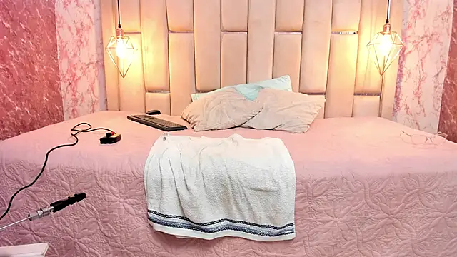 ALYANNA HOT  online show from September 23, 2025, 12:08 pm