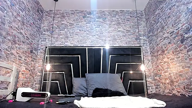 ALYANNA HOT  online show from December 15, 2025, 12:09 pm