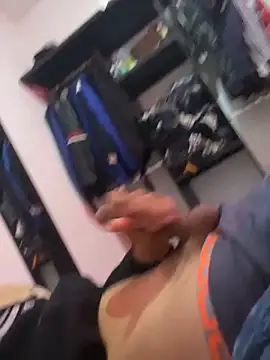 Snapshot of Barrx0018 chatting on December 19, 2025, 4:36 pm Barrx0018 online show from December 19, 2025, 4:36 pm