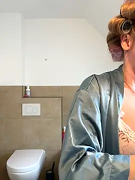  Katherine Pierce  online show from December 1, 2025, 12:10 pm