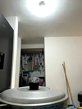 Valen1800 online show from November 20, 2025, 1:11 pm