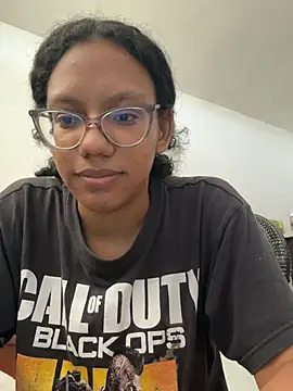 Valen1800 online show from May 6, 2026, 7:52 pm
