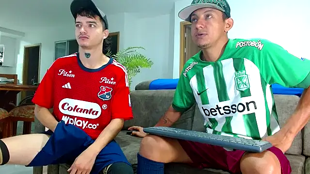 Snapshot of skinny23cm chatting on February 4, 2025, 9:28 am skinny23cm online show from February 4, 2025, 9:28 am