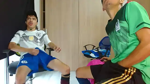 Snapshot of skinny23cm chatting on February 5, 2025, 12:06 pm skinny23cm online show from February 5, 2025, 12:06 pm