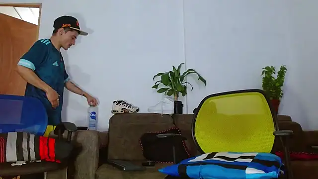 skinny23cm online show from February 4, 2026, 9:20 pm