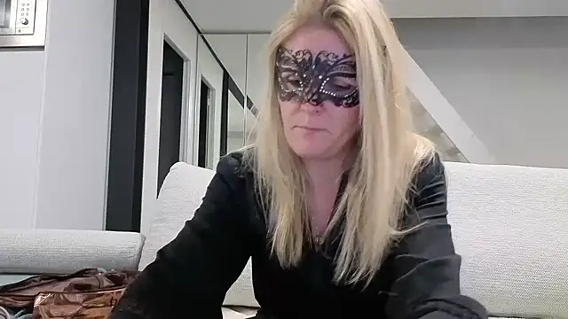 bellemasquer online show from February 26, 2026, 8:52 pm