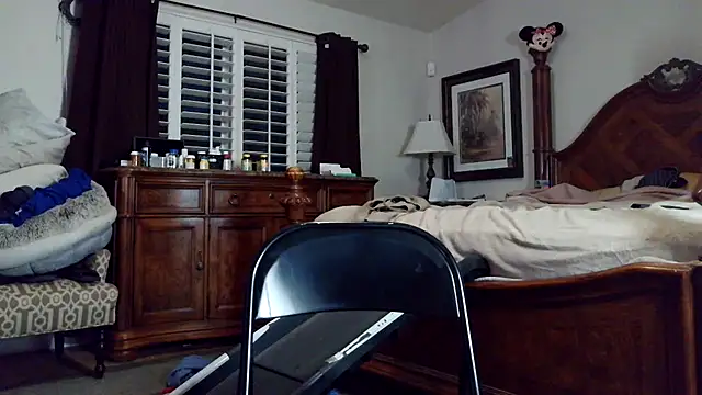 DERTYLAY online show from April 27, 2026, 3:59 am