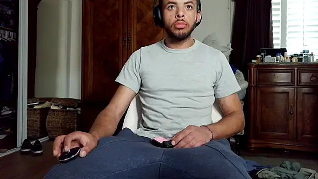 DERTYLAY online show from April 27, 2026, 9:57 pm