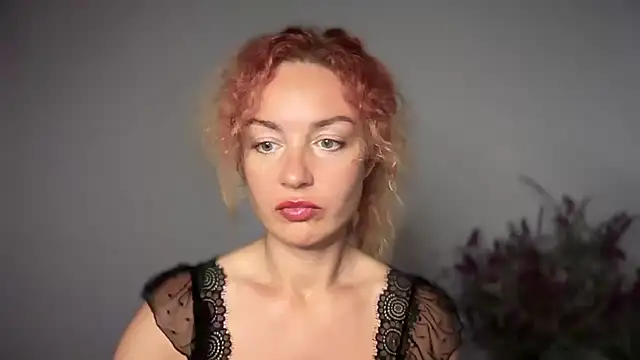 Reddgiirl online show from October 17, 2025, 4:20 pm